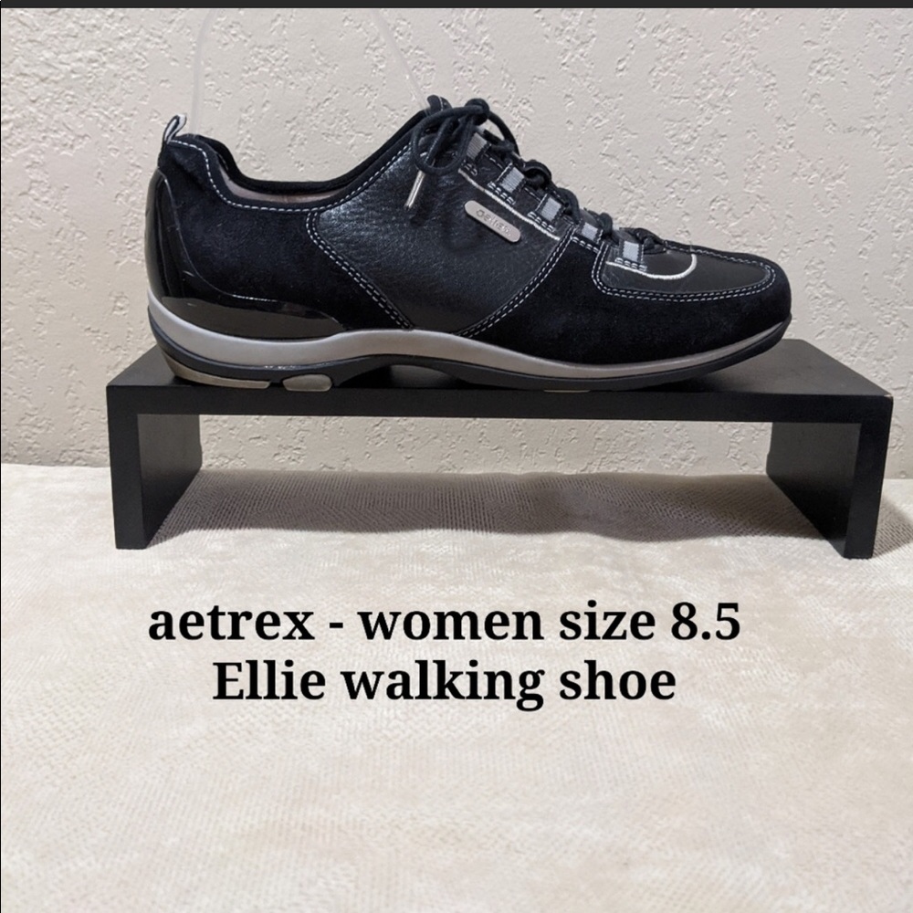 aetrex Ellie walking shoe
